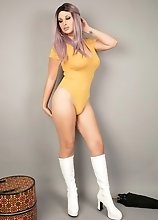 Bailey Jay's photographer couldn't resist her hot body and massive dick he ejaculated on her face